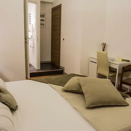 Δωμάτια σε οικογενειακή κατοικία Via Cimarra Luxury *